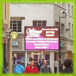 P6 Outdoor Digital Mobile Trailer LED โฆษณาป้ายจอแสดงผลกับ SDK ฟังก์ชันสําหรับนักค้าปลีกและสํานักงาน OEM 6